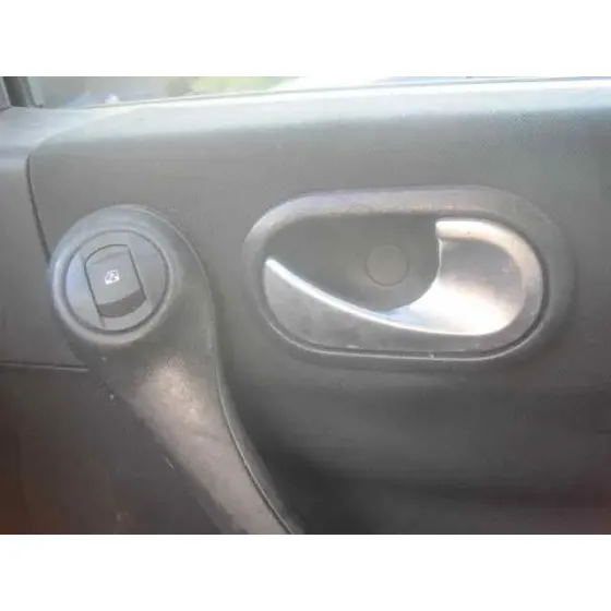 RENAULT MEGANE II CLASSIC BERLINA '2003 CONFORT AUTHENTIQUE PLATA