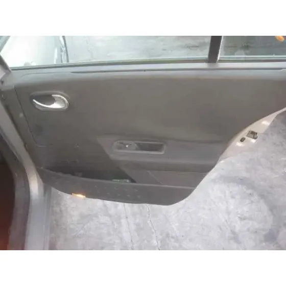 RENAULT MEGANE II CLASSIC BERLINA '2003 CONFORT AUTHENTIQUE PLATA