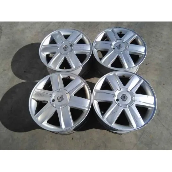 RENAULT MEGANE II CLASSIC BERLINA '2003 CONFORT AUTHENTIQUE PLATA