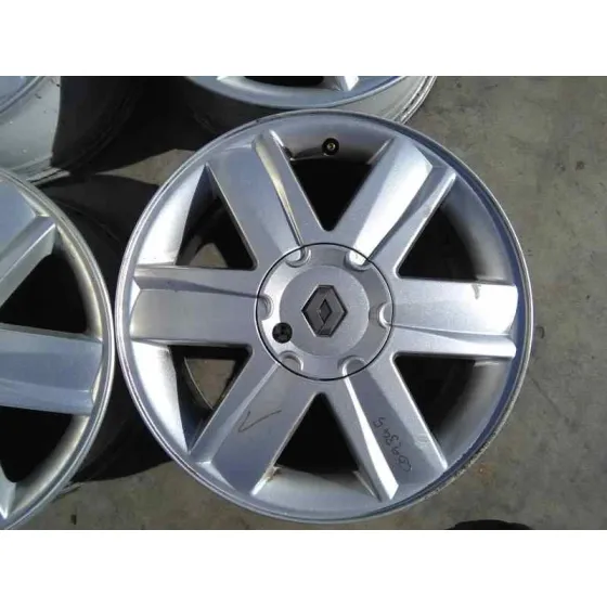 RENAULT MEGANE II CLASSIC BERLINA '2003 CONFORT AUTHENTIQUE PLATA