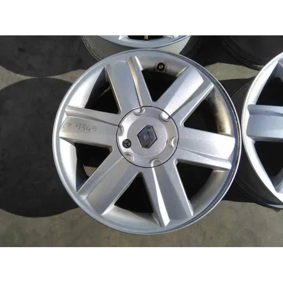 RENAULT MEGANE II CLASSIC BERLINA '2003 CONFORT AUTHENTIQUE PLATA