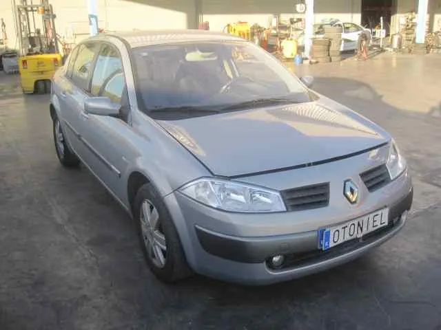 RENAULT MEGANE II CLASSIC BERLINA '2003 CONFORT AUTHENTIQUE PLATA