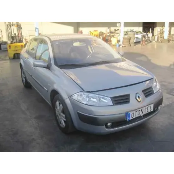 RENAULT MEGANE II CLASSIC BERLINA '2003 CONFORT AUTHENTIQUE PLATA