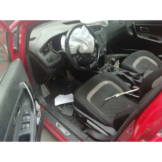 KIA CEE'D '2016 1.6 CRDI CAT ROJO