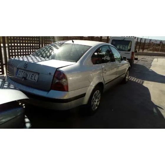 VOLKSWAGEN PASSAT BERLINA (3B3) '2001 1.9 TDI PLATA