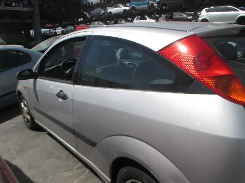 FORD FOCUS BERLINA (CAK) '2004 AMBIENTE GRIS