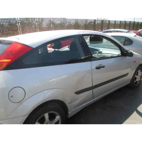 FORD FOCUS BERLINA (CAK) '2004 AMBIENTE GRIS
