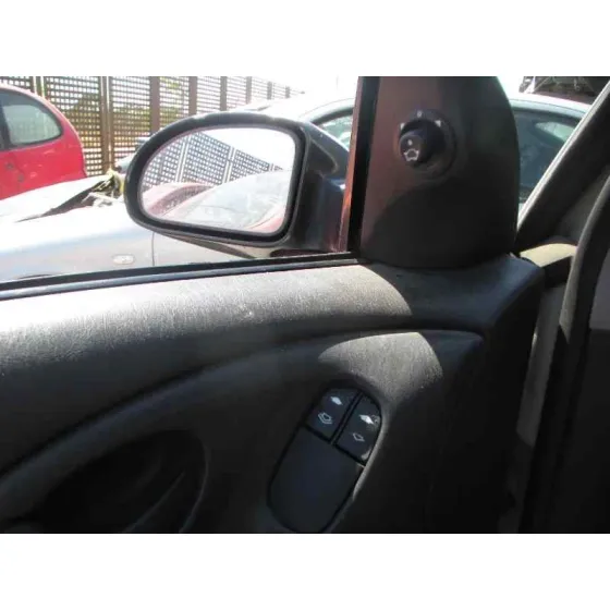 FORD FOCUS BERLINA (CAK) '2004 AMBIENTE GRIS