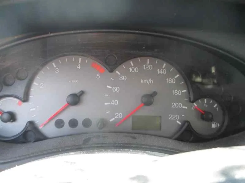 FORD FOCUS BERLINA (CAK) '2004 AMBIENTE GRIS