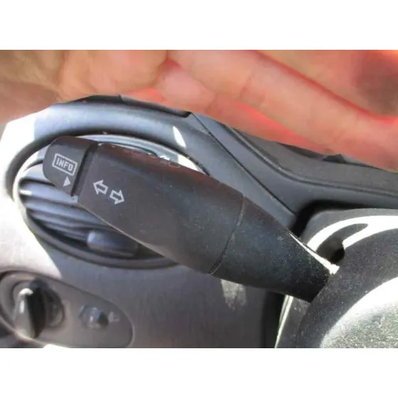 FORD FOCUS BERLINA (CAK) '2004 AMBIENTE GRIS