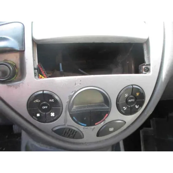 FORD FOCUS BERLINA (CAK) '2004 AMBIENTE GRIS