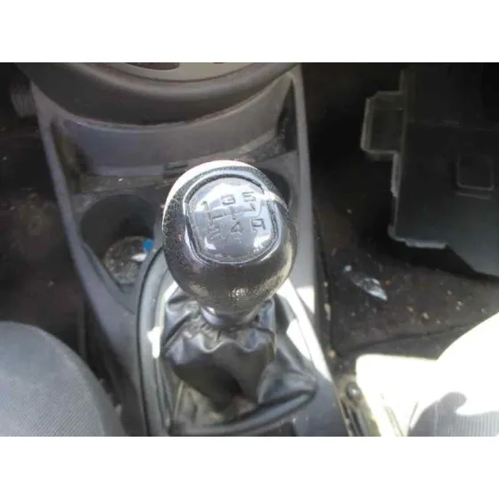 FORD FOCUS BERLINA (CAK) '2004 AMBIENTE GRIS