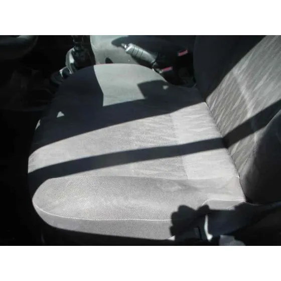 FORD FOCUS BERLINA (CAK) '2004 AMBIENTE GRIS