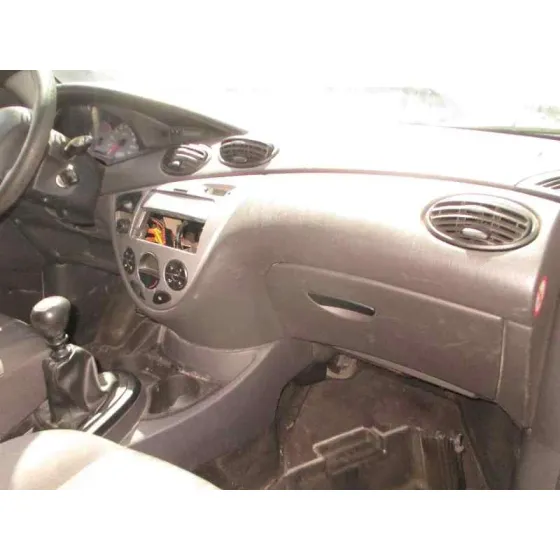 FORD FOCUS BERLINA (CAK) '2004 AMBIENTE GRIS