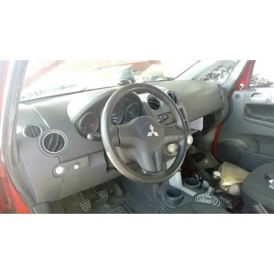 MITSUBISHI COLT BERLINA 5 (Z30A) '2005 1.3 INFORM (D) ROJO