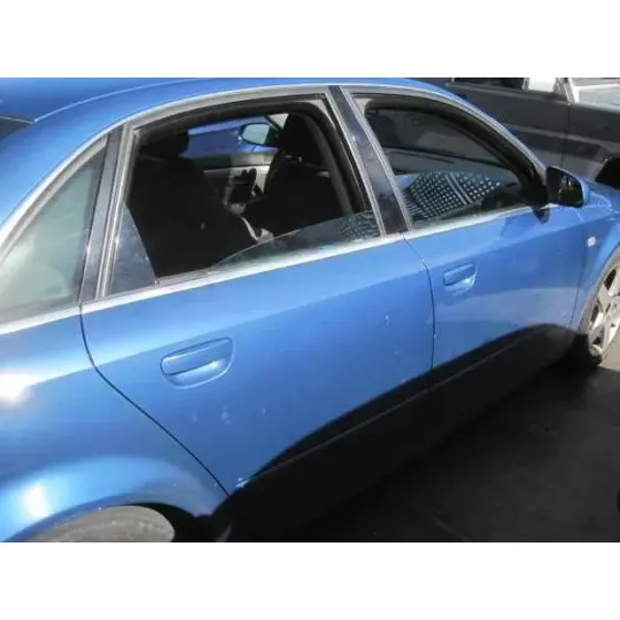 AUDI A4 BERLINA (8E) '2001 2.5 TDI QUATTRO (132KW) AZUL