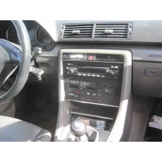 AUDI A4 BERLINA (8E) '2001 2.5 TDI QUATTRO (132KW) AZUL
