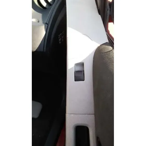 TOYOTA YARIS '2010 LIVE ROJO
