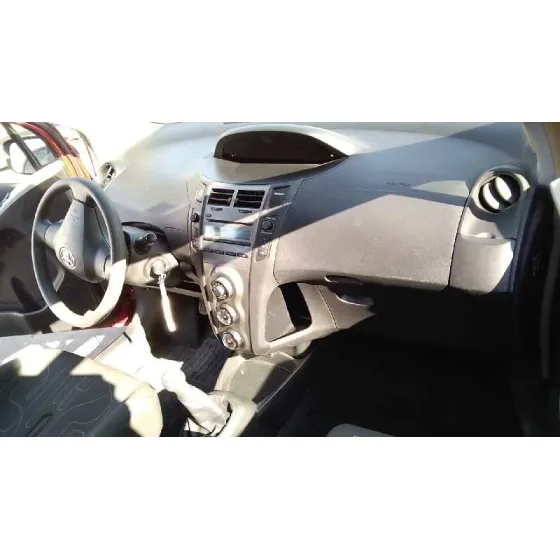 TOYOTA YARIS '2010 LIVE ROJO