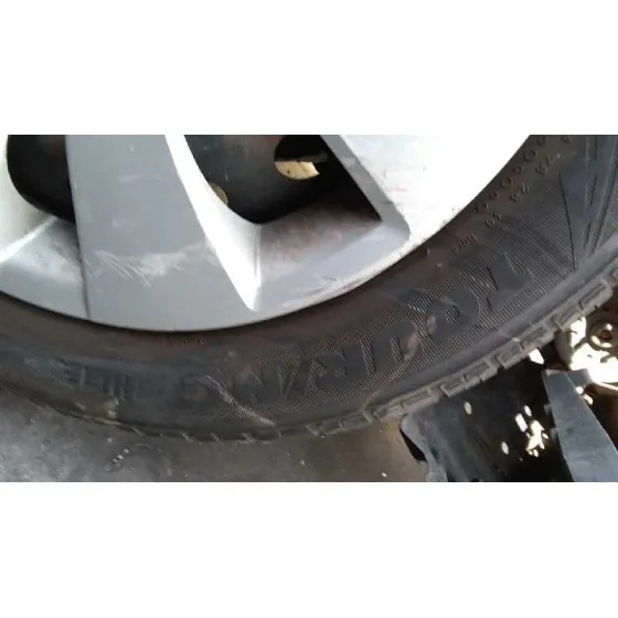 TOYOTA YARIS '2010 LIVE ROJO