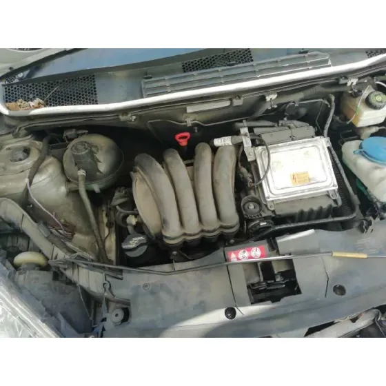 MERCEDES CLASE A (W169) '2010 A 160 BE RED & BLACK (169.331) GRIS