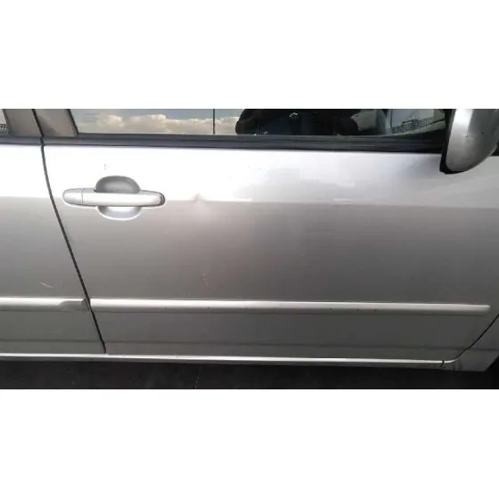 TOYOTA COROLLA (E12) '2006 2.0 D-4D SOL SEDAN PLATA