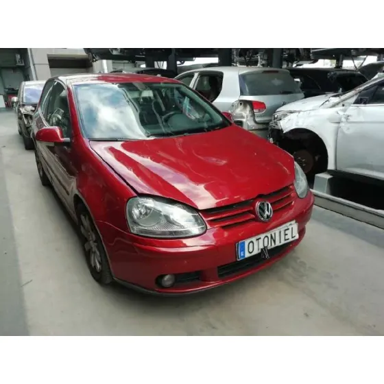 VOLKSWAGEN GOLF V BERLINA (1K1) '2004 HIGHLINE ROJO