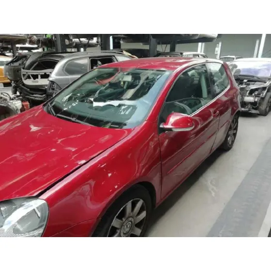 VOLKSWAGEN GOLF V BERLINA (1K1) '2004 HIGHLINE ROJO
