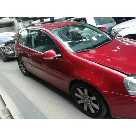 VOLKSWAGEN GOLF V BERLINA (1K1) '2004 HIGHLINE ROJO