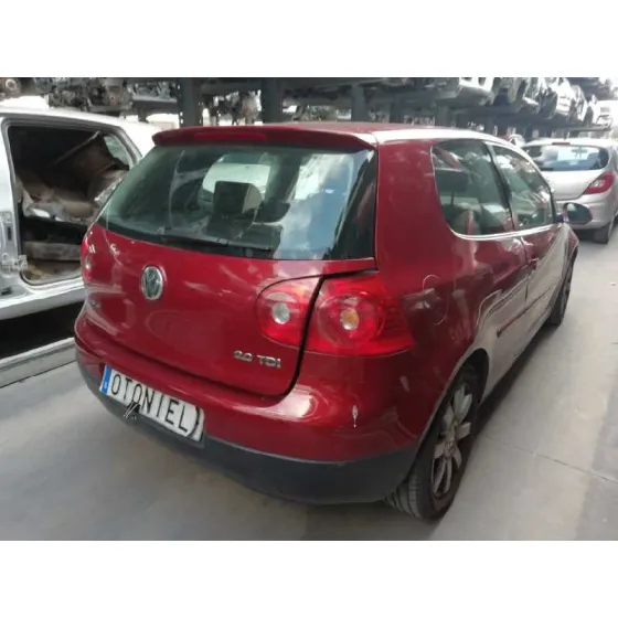 VOLKSWAGEN GOLF V BERLINA (1K1) '2004 HIGHLINE ROJO