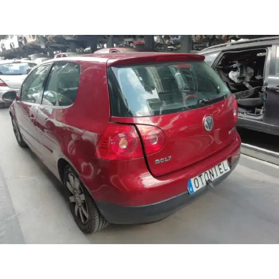 VOLKSWAGEN GOLF V BERLINA (1K1) '2004 HIGHLINE ROJO