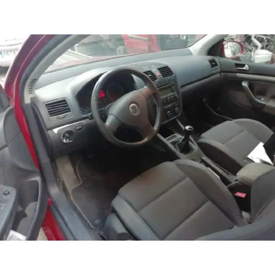 VOLKSWAGEN GOLF V BERLINA (1K1) '2004 HIGHLINE ROJO
