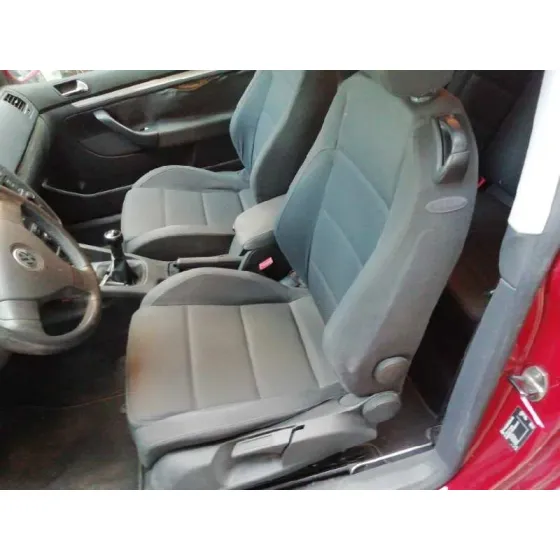 VOLKSWAGEN GOLF V BERLINA (1K1) '2004 HIGHLINE ROJO