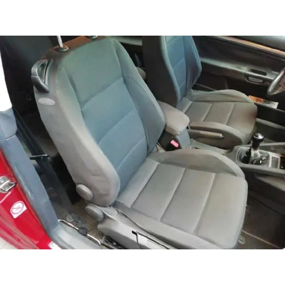 VOLKSWAGEN GOLF V BERLINA (1K1) '2004 HIGHLINE ROJO