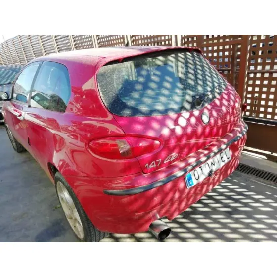 ALFA ROMEO 147 (190) '2004 1.9 JTD DISTINCTIVE ROJO