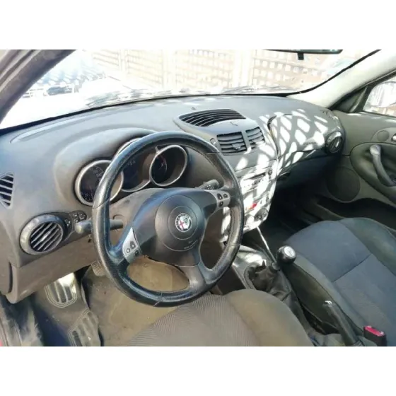 ALFA ROMEO 147 (190) '2004 1.9 JTD DISTINCTIVE ROJO