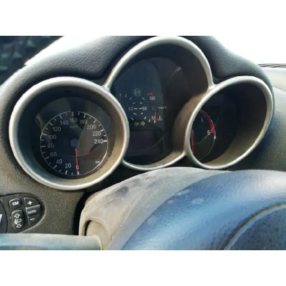 ALFA ROMEO 147 (190) '2004 1.9 JTD DISTINCTIVE ROJO