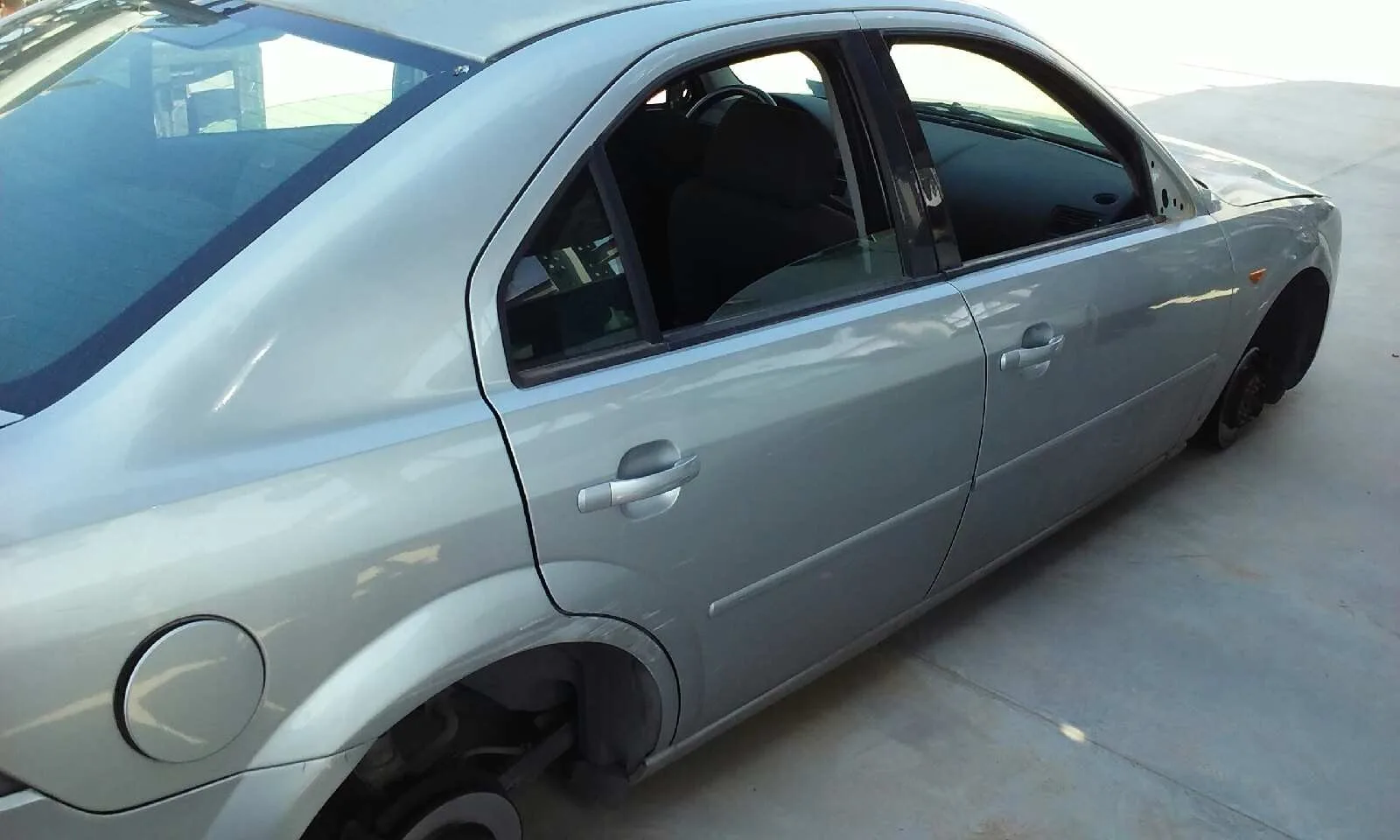FORD MONDEO BERLINA (GE) '2001 AMBIENTE (06.2003->) (D) PLATA