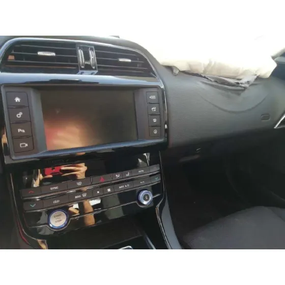JAGUAR XE '2018 PORTFOLIO AWD BLANCO