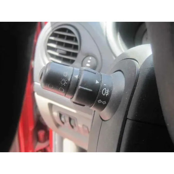 RENAULT CLIO III '2006 20 ANIVERSARIO ROJO