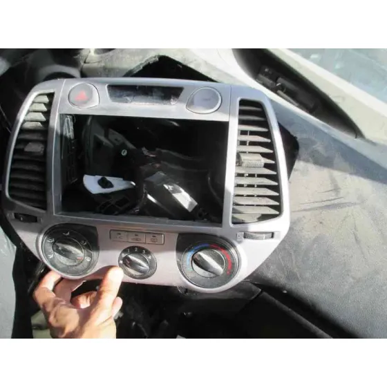 HYUNDAI I20 '2012 COMFORT NEGRO