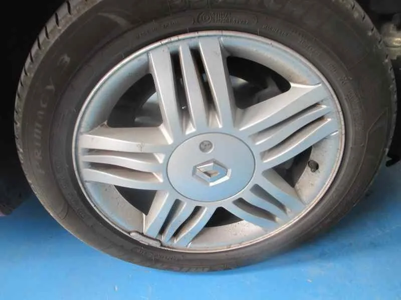 RENAULT MEGANE II BERLINA 5P RENAULT MEGANE II BERLINA 5P '2003 AUTHENTIQUE GRANATE 2002