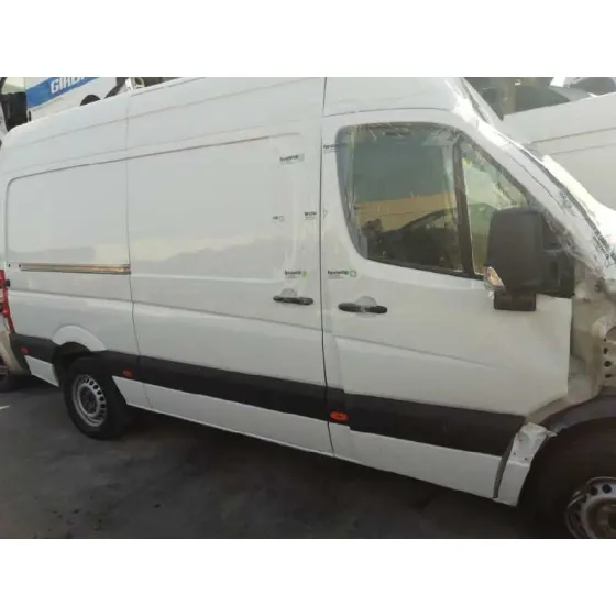 VOLKSWAGEN CRAFTER CAJA CERRADA '2014 KASTEN 35 LANGER RADSTAND M. SD. EXPRESSPROFI BLANCO