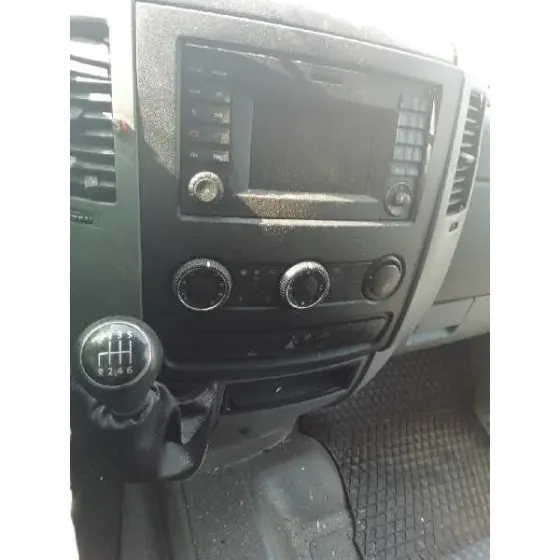 VOLKSWAGEN CRAFTER CAJA CERRADA '2014 KASTEN 35 LANGER RADSTAND M. SD. EXPRESSPROFI BLANCO