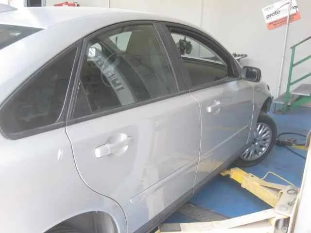 VOLVO S40 BERLINA '2005 2.0 D MOMENTUM GRIS