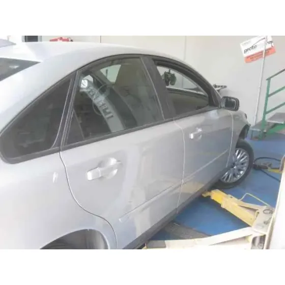 VOLVO S40 BERLINA '2005 2.0 D MOMENTUM GRIS