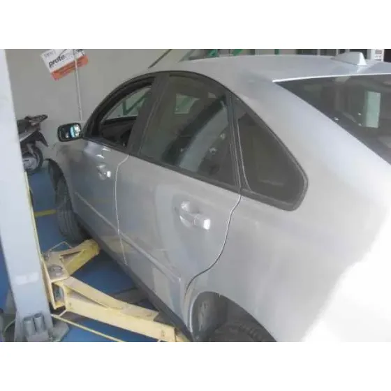 VOLVO S40 BERLINA '2005 2.0 D MOMENTUM GRIS
