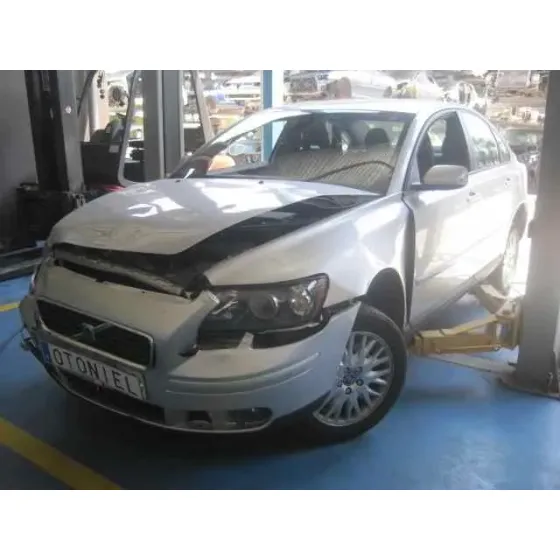 VOLVO S40 BERLINA '2005 2.0 D MOMENTUM GRIS