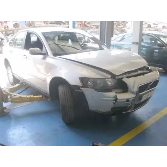 VOLVO S40 BERLINA '2005 2.0 D MOMENTUM GRIS