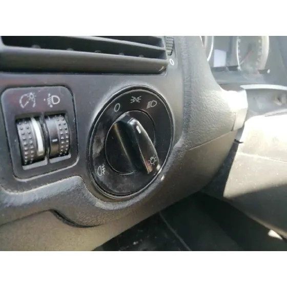 VOLKSWAGEN GOLF IV BERLINA (1J1) '2002 ADVANCE PLATA